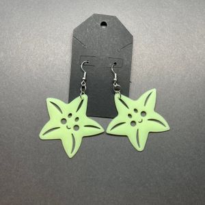 Starfish with silver-tone hooks