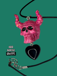 A side view of the necklace, not mirrored