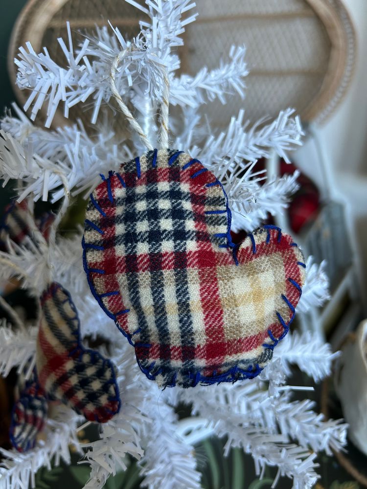 Mitten ornament 