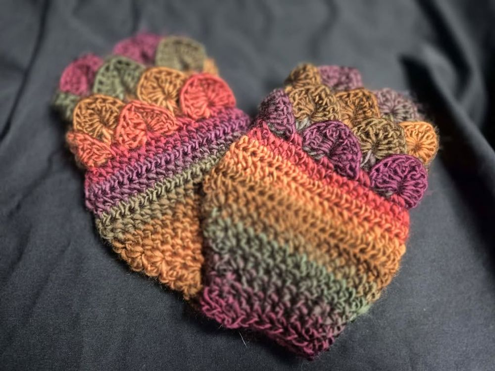 Autumn dragonscale gloves