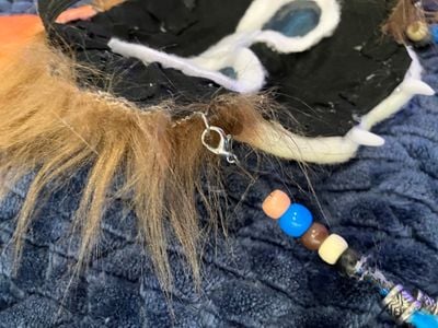 Removable feather charms!