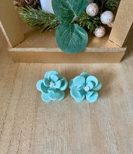 Mint blue