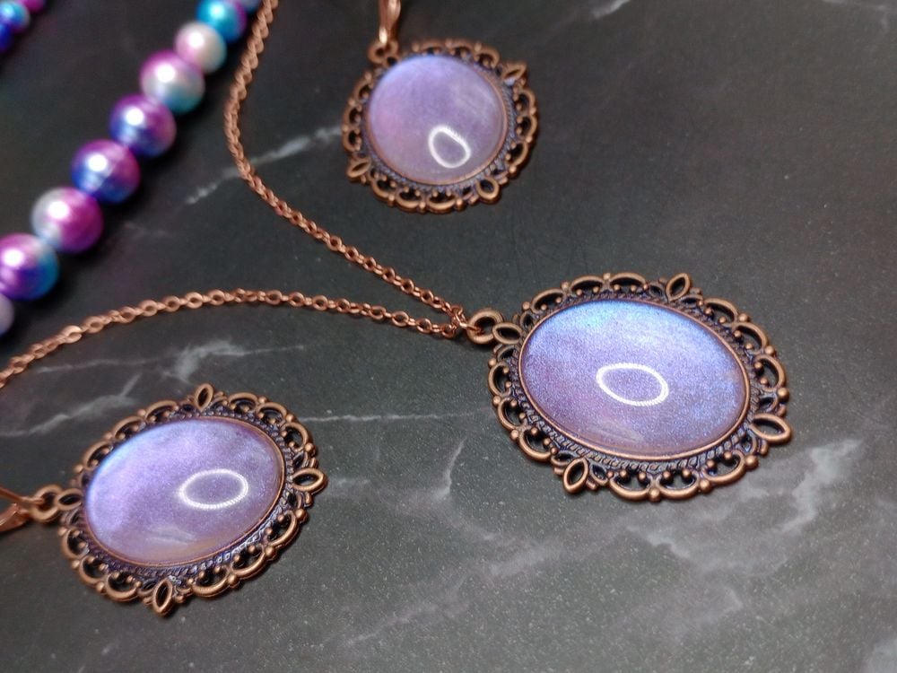 Vintage style bronze/rose gold color pendant earrings and im...