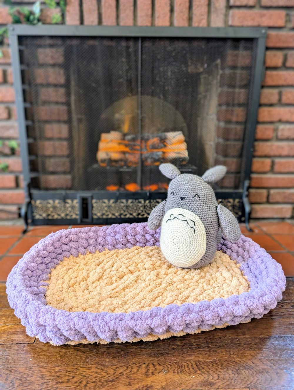 “Royal Meadow” Hand-Knit Pet Bed - Medium Dog Comfort in Style