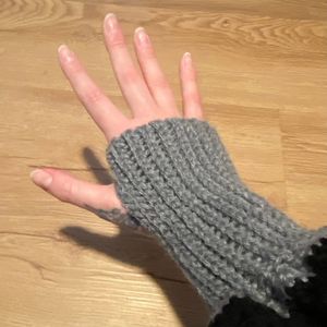 Thumbhole preview #1