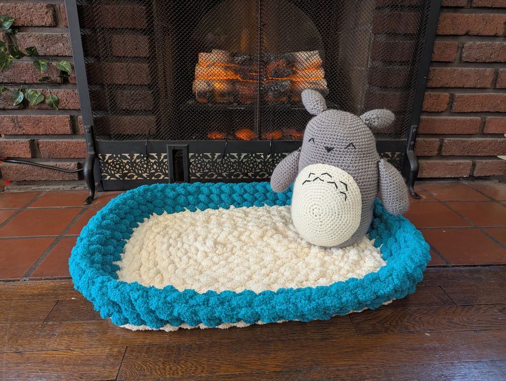 “Seaside Siesta” Hand-Knit Pet Bed - Coastal Comfort for Medium Dogs