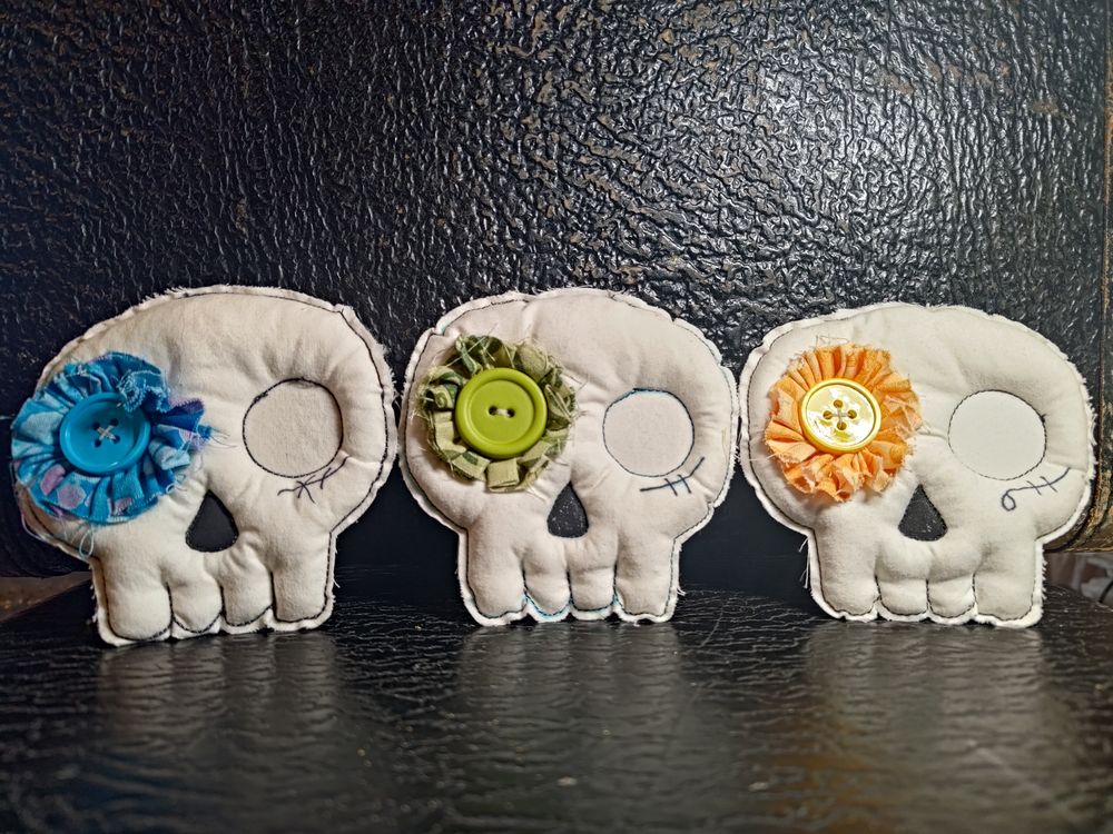 Skullies carabiner 4"x4"x1/2"