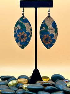 Floral Single (Black Hooks)
