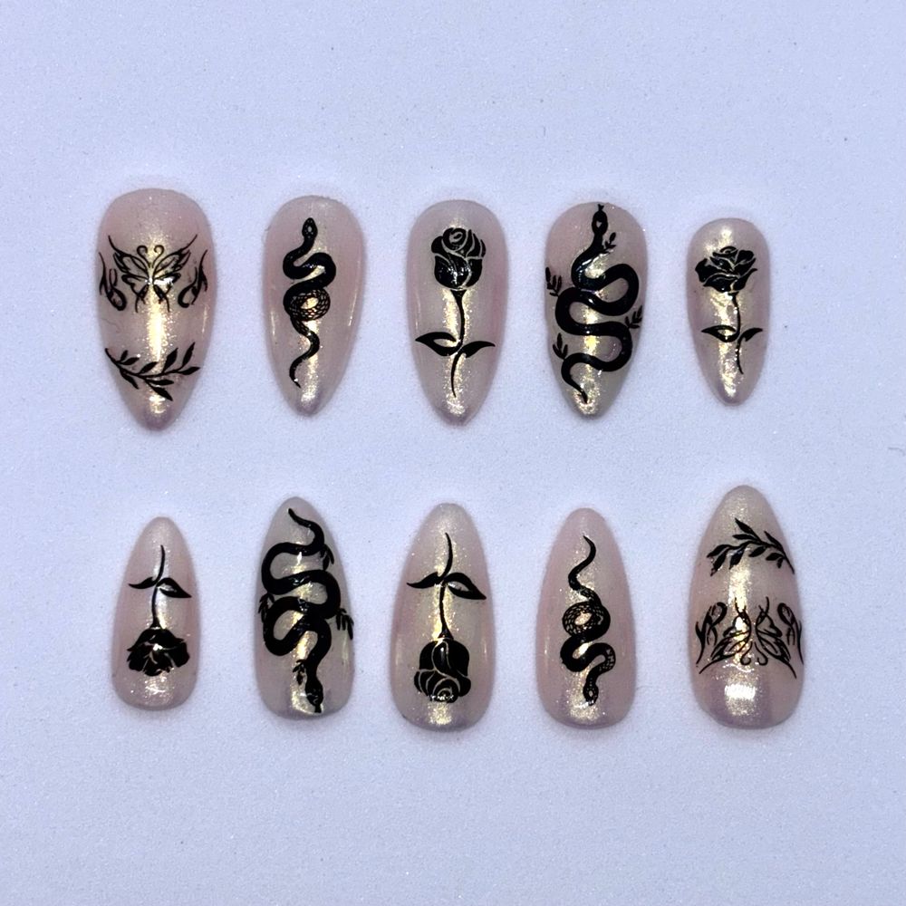 Poisoned Roses – Press On Nails
