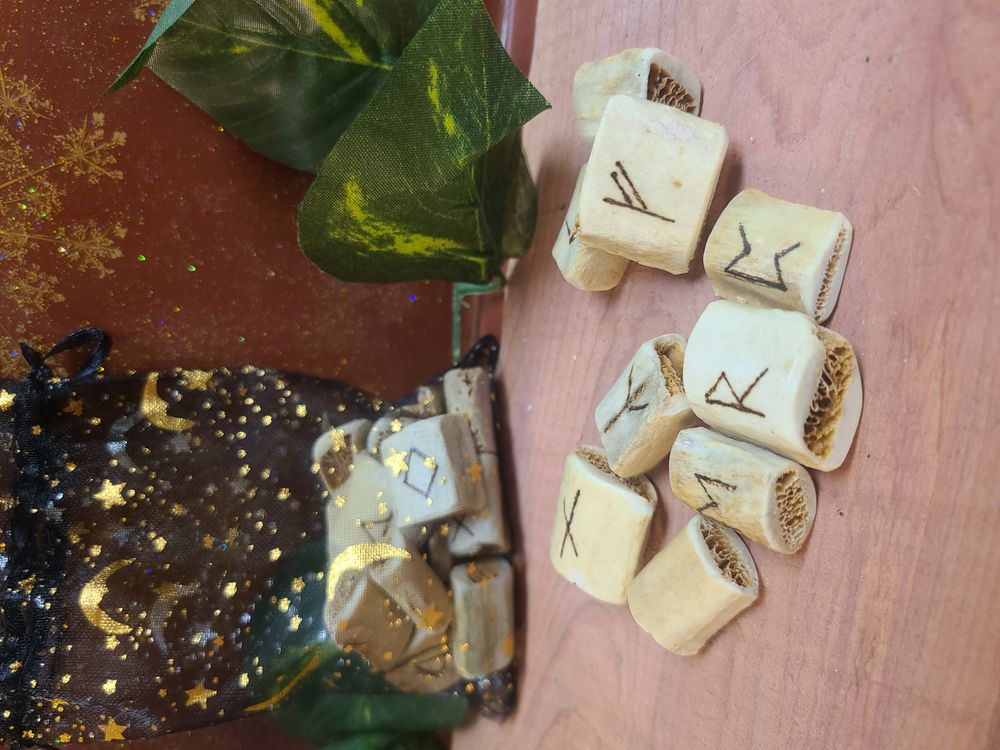 Bone Rune Set
