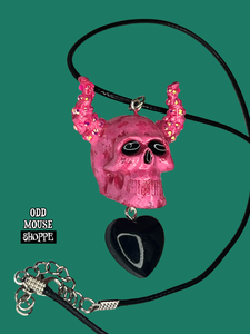 A side view of the necklace