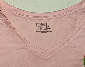 Close up of shirt sizing.