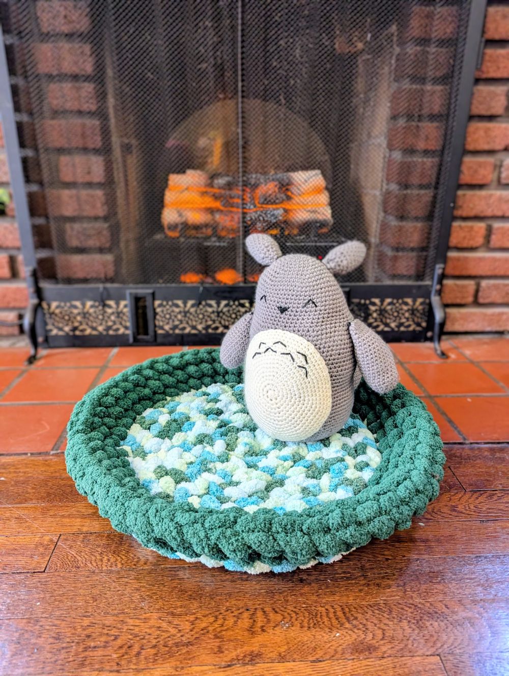 “Foresters Nook” Hand-Knit Pet Bed - Earthy Comfort for Cats and Small Pets