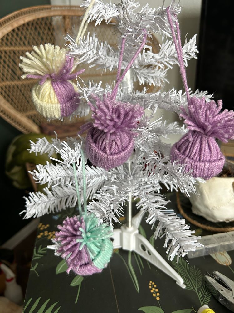 Pastel hat ornaments, set of 4