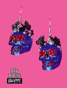 A side view of the pair of earrings