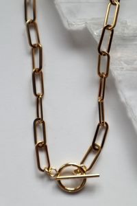 The toggle clasp and elongated links on the Catenne Necklace