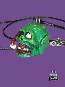 A side view of the necklace