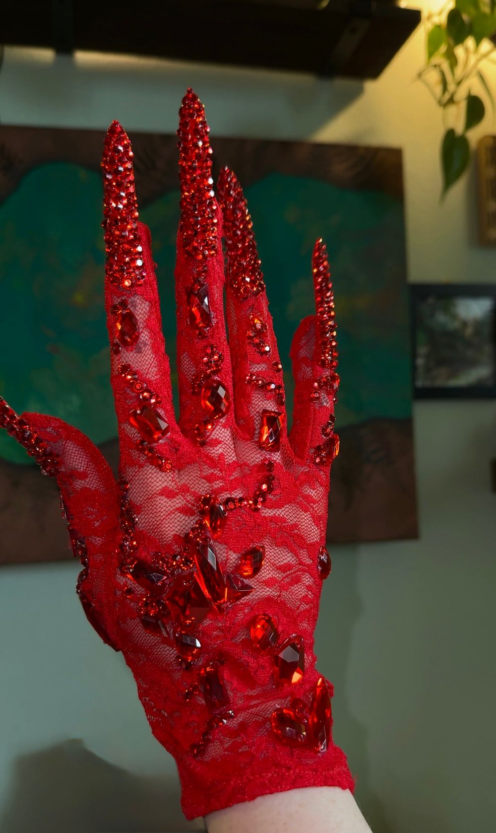 Rhinestone Claw Lace Gloves
