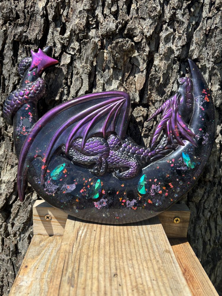 Sleepy Eldritch Moon Dragon