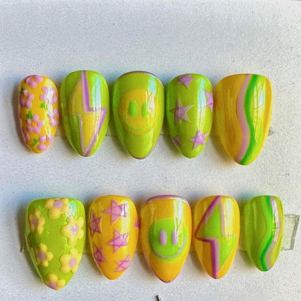 Sour Power Tangy and Twisted | Short Almond Deluxe Press On | Medium