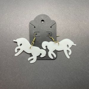 Unicorn 4 with gold-tone hooks
