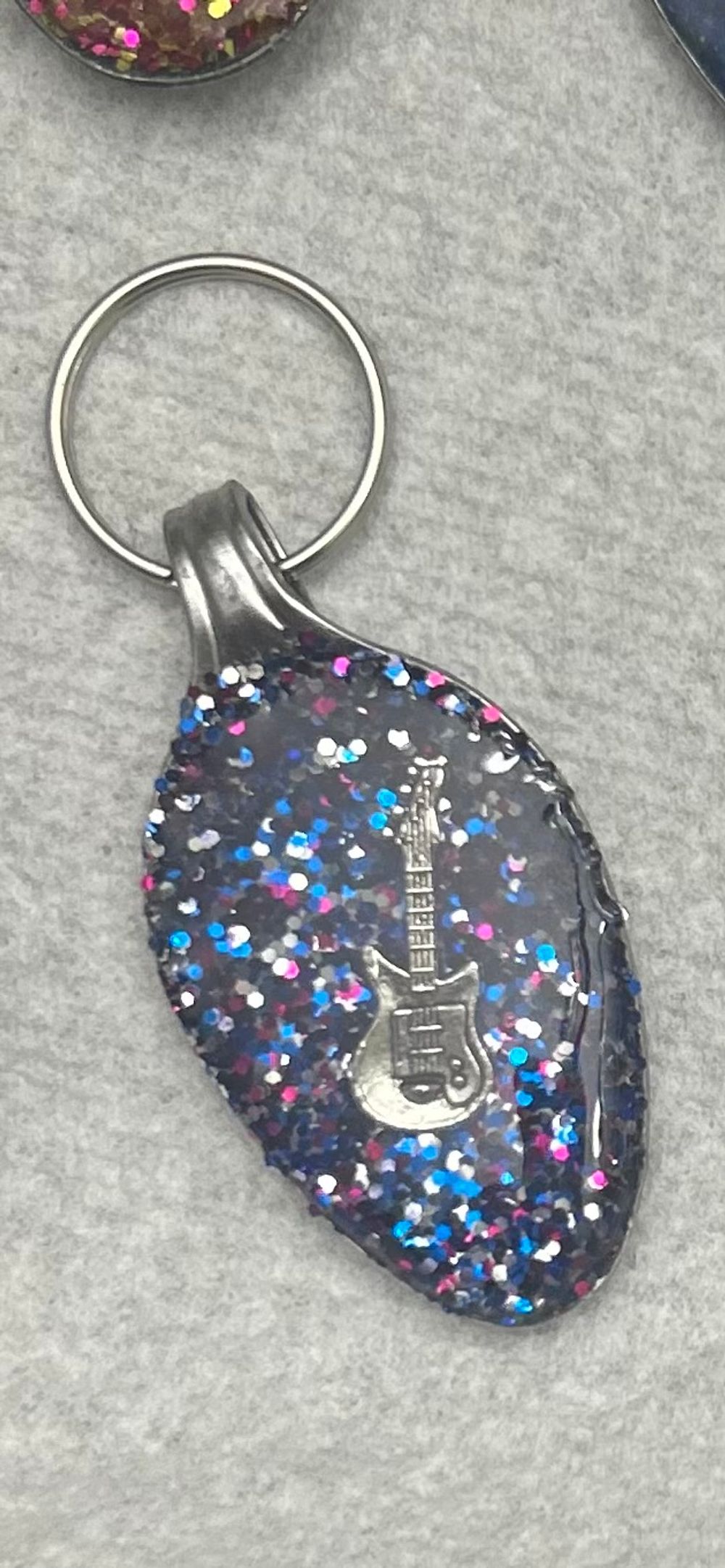  Glimmering  Guitar Spoonhead Keychain