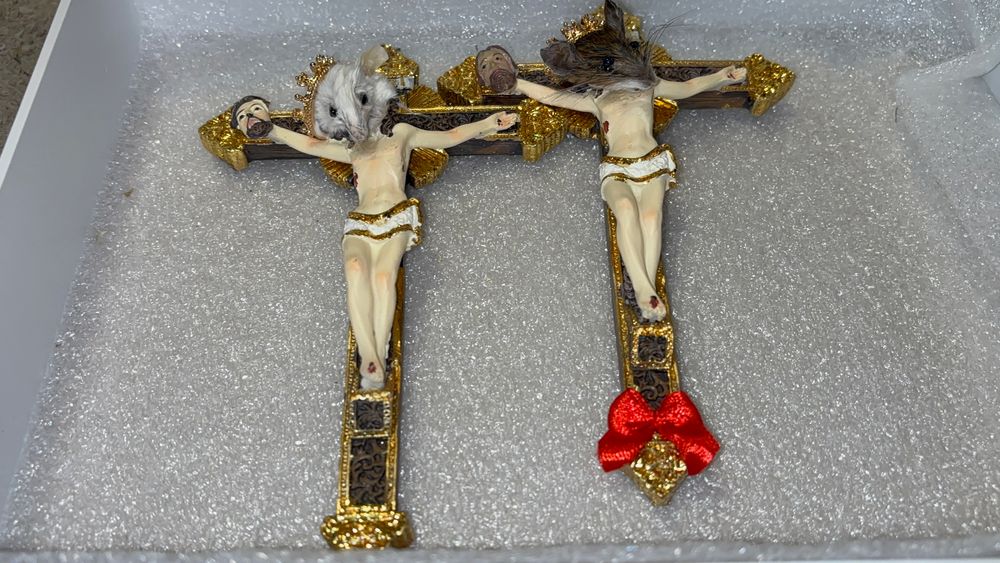 Taxidermy Mouse Cross 🐁 