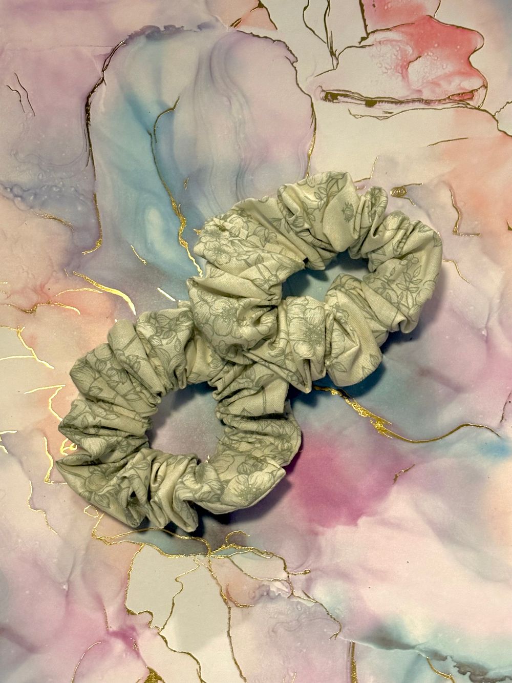 Mint flowers scrunchie