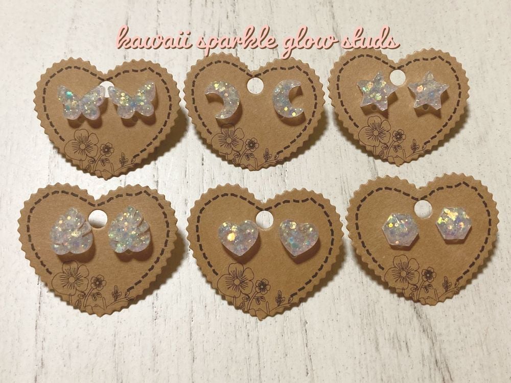 Stud earrings - kawaii, glow in the dark, blue sparkle glitt...