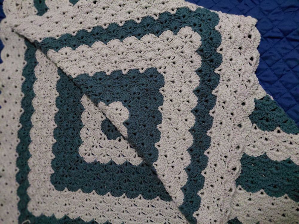 Crochet Shell Throw Blanket