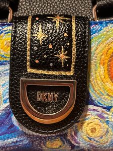 magnetic clasp detail