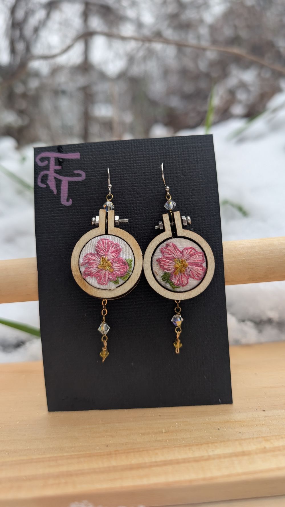Axnatsinvanahich têenva( Wild rose earrings)