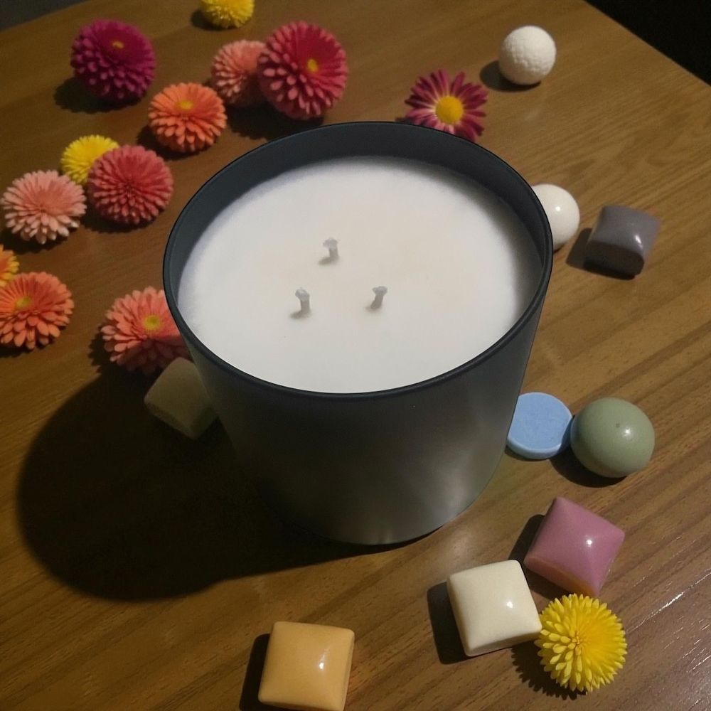 Blooming Mums 16 oz. Candle 