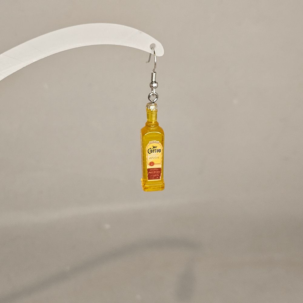 Item #190 Cuervo Earring