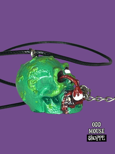 A side view of the necklace