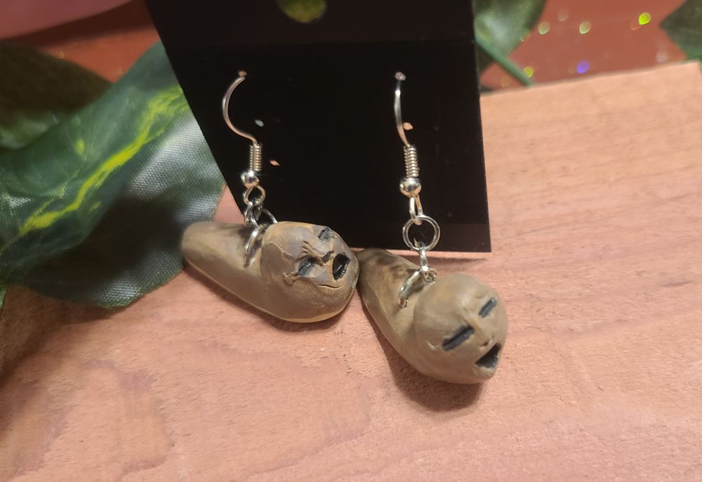 Screaming slug earrings 