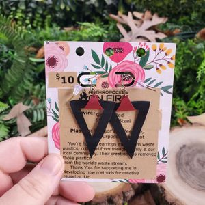 Black Triangle, Red Tab