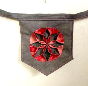 Gray/Red star pennant close up