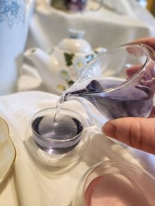 a pouring shot of the tea in its purple form