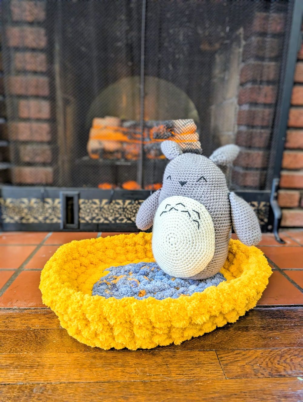“Golden Nest” Hand-Knit Pet Bed - Soft Oval Comfort for Cats and Small Pets
