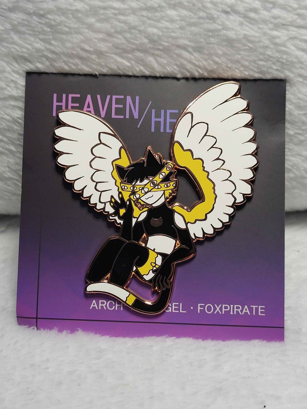 Nyaa-Angel pin