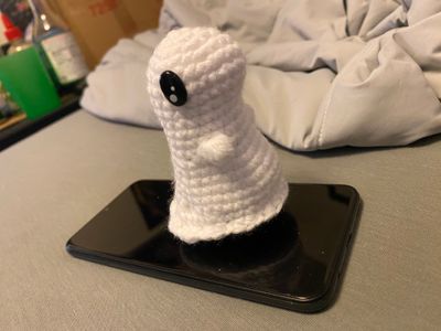 Ghosty boi on a phone