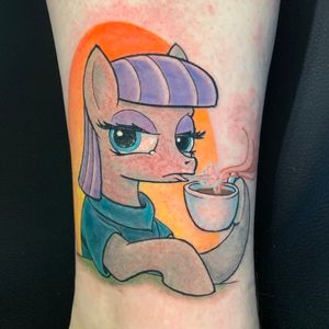 Maude pie sippin tea