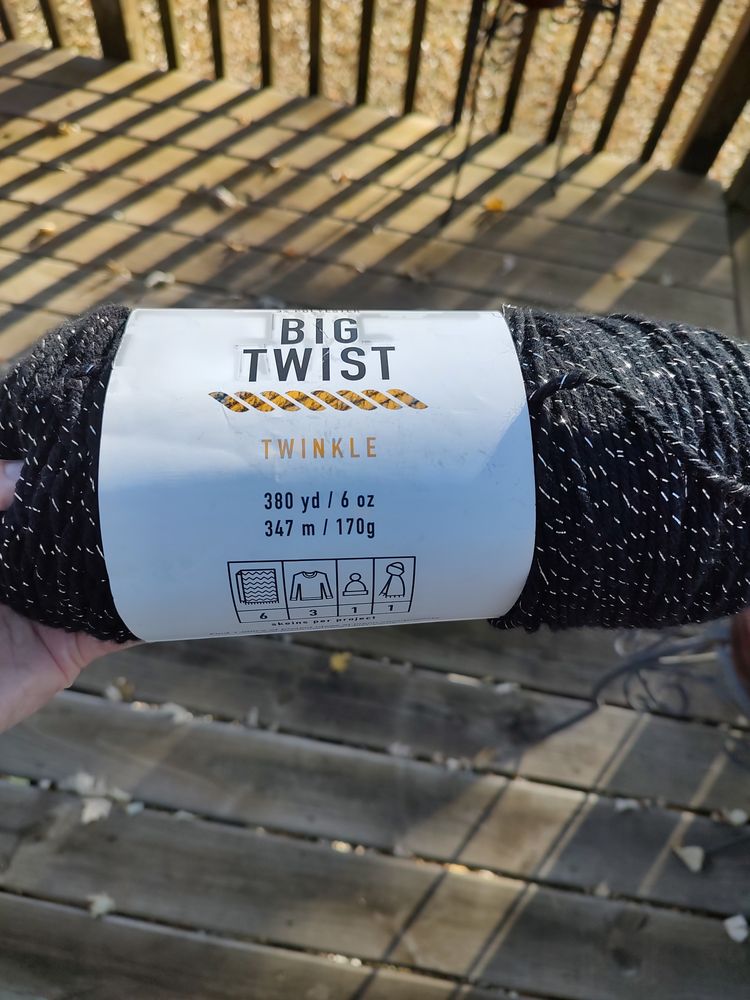 Big Twist Twinkle yarn (black)