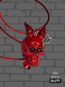 A side view of the necklace