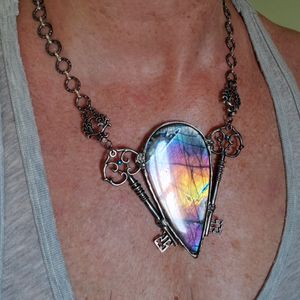 Pendant modeled