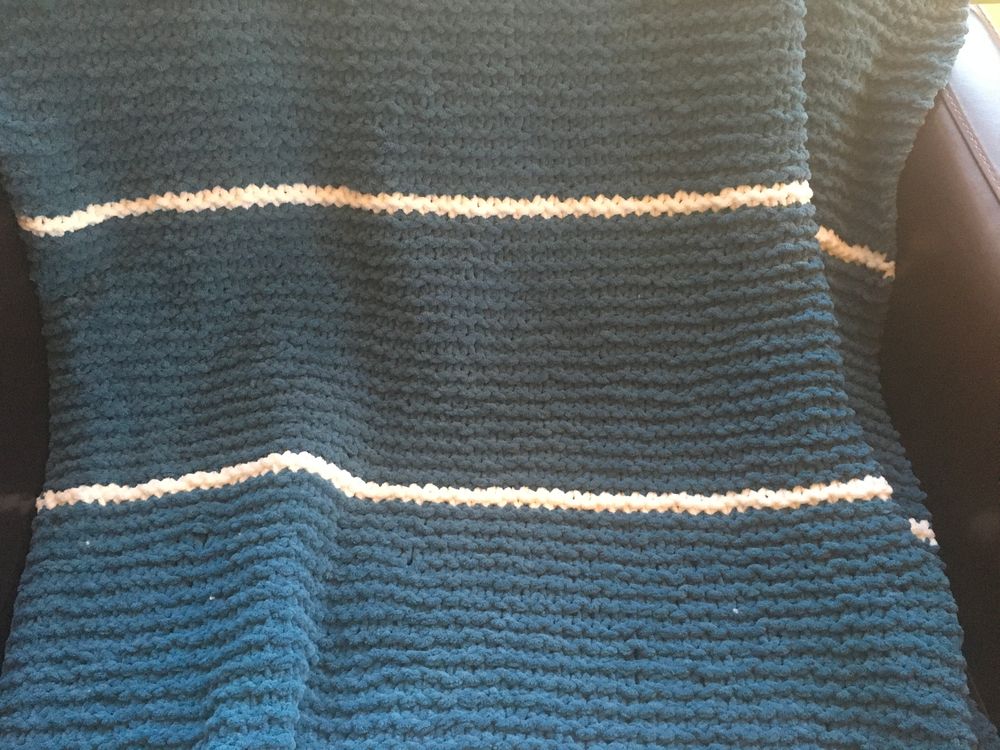 Cozy green blanket with pinstripes 