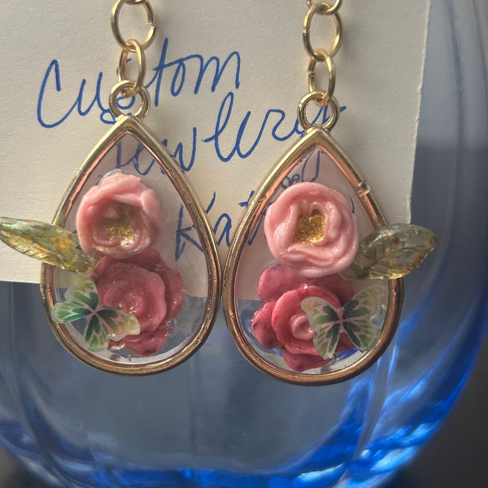 Flower power twin roses 
