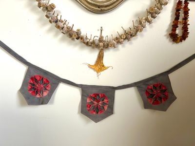 Gray/Red star pennant 