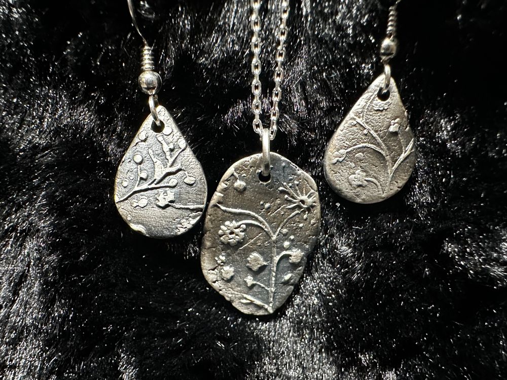 Silver Necklace & Earring Set - Floral
